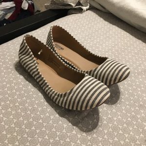 Adorable ballet flats